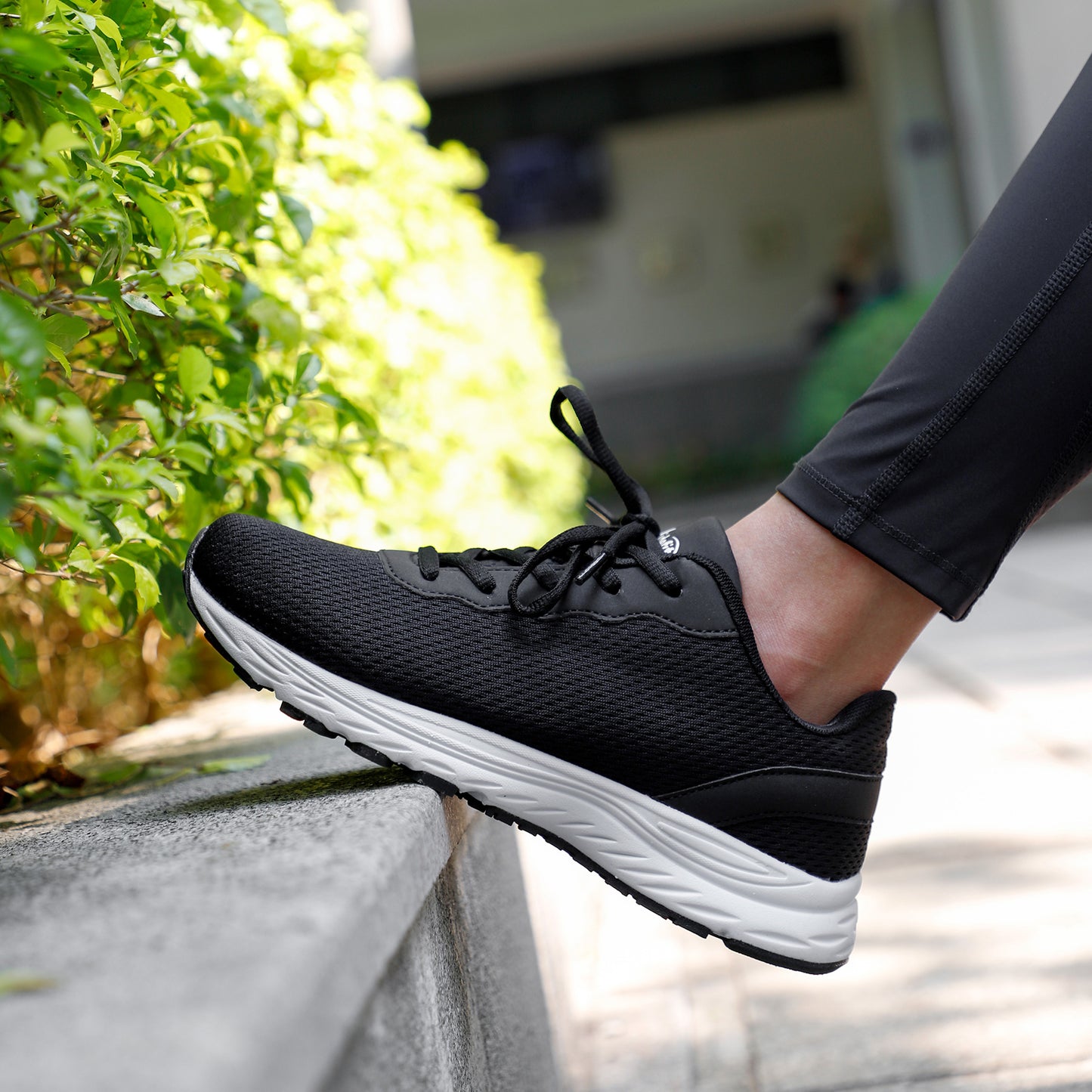 Knixmax Extra Wide Lightweight Men's Running Shoes for Flatfoot Black Sport Shoes with Wide Toe Box